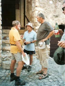 Joe, john e Colin
all’Eremo del Crocifisso
nei pressi di Bassiano
(32118 bytes)